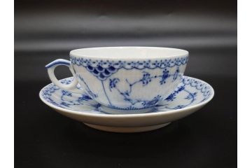 デンマーク　ROYAL COPENHAGEN(ロイヤルコペンハーゲン)　ブルーフルーテッド　ハーフレース　525　上品なデザインのティーカップ&ソーサー5客セット(洋食器、C&S)(R-078345)