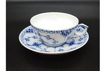 デンマーク　ROYAL COPENHAGEN(ロイヤルコペンハーゲン)　ブルーフルーテッド　ハーフレース　525　上品なデザインのティーカップ&ソーサー5客セット(洋食器、C&S)(R-078345)
