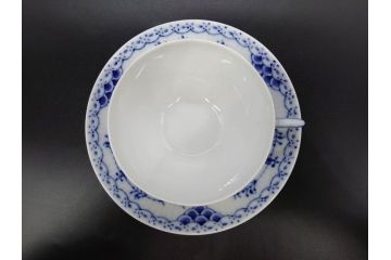 デンマーク　ROYAL COPENHAGEN(ロイヤルコペンハーゲン)　ブルーフルーテッド　ハーフレース　525　上品なデザインのティーカップ&ソーサー5客セット(洋食器、C&S)(R-078345)