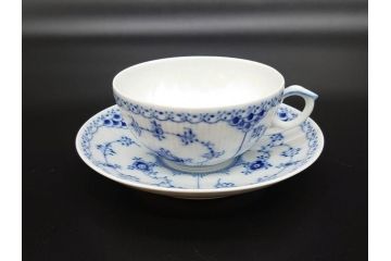 デンマーク　ROYAL COPENHAGEN(ロイヤルコペンハーゲン)　ブルーフルーテッド　ハーフレース　525　上品なデザインのティーカップ&ソーサー5客セット(洋食器、C&S)(R-078345)