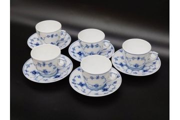 デンマーク　ROYAL COPENHAGEN(ロイヤルコペンハーゲン)　ブルーフルテッド プレイン　繊細な絵付けがエレガントなコーヒーカップ&ソーサー5客セット(洋食器、C&S)(R-078346)