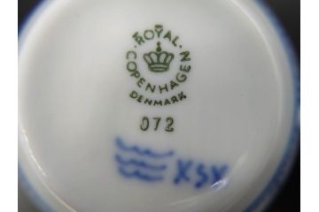 デンマーク　ROYAL COPENHAGEN(ロイヤルコペンハーゲン)　ブルーフルテッド プレイン　繊細な絵付けがエレガントなコーヒーカップ&ソーサー5客セット(洋食器、C&S)(R-078346)