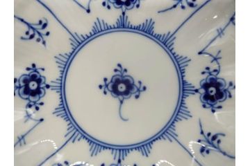 デンマーク　ROYAL COPENHAGEN(ロイヤルコペンハーゲン)　ブルーフルーテッド　プレイン　ブルーコペンハーゲン　様々なシーンに対応できるプレート5枚・シェルディッシュ・ボウルセット(皿、深皿、小皿、変形皿、貝、花柄、洋食器)(R-078347)