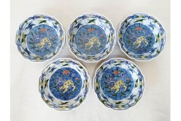 有田焼　源右衛門窯　染錦獅子見込　(大)約16cm 5.3寸　(小)約8cm 2.7寸　獅子のデザインが目を引く向付10客セット(和皿、深皿、輪花皿、器、五寸三分、二寸七分、説明書付き、和食器、共箱付き)(R-078351)