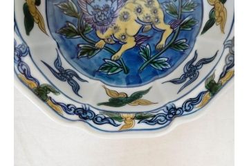 有田焼　源右衛門窯　染錦獅子見込　(大)約16cm 5.3寸　(小)約8cm 2.7寸　獅子のデザインが目を引く向付10客セット(和皿、深皿、輪花皿、器、五寸三分、二寸七分、説明書付き、和食器、共箱付き)(R-078351)