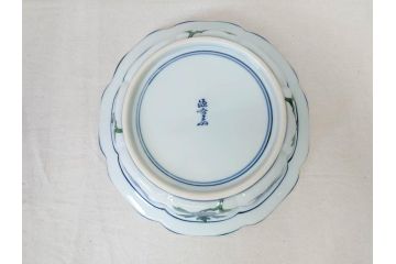 有田焼　源右衛門窯　染錦獅子見込　(大)約16cm 5.3寸　(小)約8cm 2.7寸　獅子のデザインが目を引く向付10客セット(和皿、深皿、輪花皿、器、五寸三分、二寸七分、説明書付き、和食器、共箱付き)(R-078351)