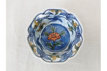 有田焼　源右衛門窯　染錦獅子見込　(大)約16cm 5.3寸　(小)約8cm 2.7寸　獅子のデザインが目を引く向付10客セット(和皿、深皿、輪花皿、器、五寸三分、二寸七分、説明書付き、和食器、共箱付き)(R-078351)