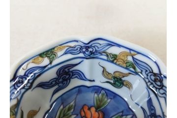 有田焼　源右衛門窯　染錦獅子見込　(大)約16cm 5.3寸　(小)約8cm 2.7寸　獅子のデザインが目を引く向付10客セット(和皿、深皿、輪花皿、器、五寸三分、二寸七分、説明書付き、和食器、共箱付き)(R-078351)