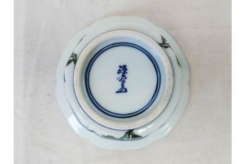有田焼　源右衛門窯　染錦獅子見込　(大)約16cm 5.3寸　(小)約8cm 2.7寸　獅子のデザインが目を引く向付10客セット(和皿、深皿、輪花皿、器、五寸三分、二寸七分、説明書付き、和食器、共箱付き)(R-078351)
