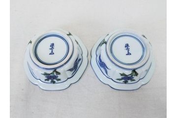 有田焼　源右衛門窯　染錦獅子見込　(大)約16cm 5.3寸　(小)約8cm 2.7寸　獅子のデザインが目を引く向付10客セット(和皿、深皿、輪花皿、器、五寸三分、二寸七分、説明書付き、和食器、共箱付き)(R-078351)