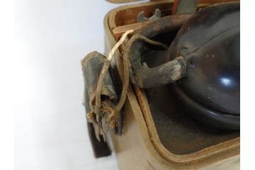 ジャンク品　旧日本軍　陸軍　富士通信機製造株式会社　特殊携帯電話機2点(有線、野戦電話、野外電話機)(R-078352)