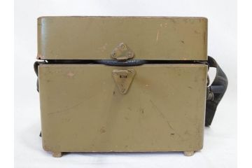 ジャンク品　旧日本軍　陸軍　富士通信機製造株式会社　特殊携帯電話機2点(有線、野戦電話、野外電話機)(R-078352)