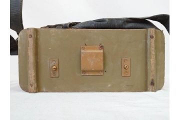 ジャンク品　旧日本軍　陸軍　富士通信機製造株式会社　特殊携帯電話機2点(有線、野戦電話、野外電話機)(R-078352)