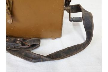ジャンク品　旧日本軍　陸軍　富士通信機製造株式会社　特殊携帯電話機2点(有線、野戦電話、野外電話機)(R-078352)