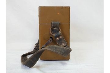 ジャンク品　旧日本軍　陸軍　富士通信機製造株式会社　特殊携帯電話機2点(有線、野戦電話、野外電話機)(R-078352)