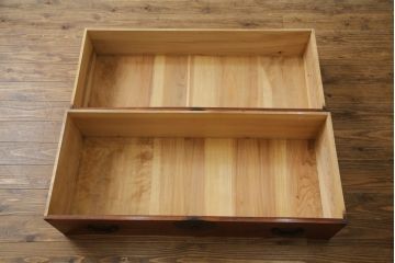 和製アンティーク　前面欅(ケヤキ)材　三階松モチーフの引手金具と桜丸金具の米沢箪笥ローボード(和たんす、時代箪笥、収納タンス、テレビ台、テレビボード、ローチェスト、引き出し)(R-078355)