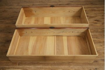 和製アンティーク　前面欅(ケヤキ)材　三階松モチーフの引手金具と桜丸金具の米沢箪笥ローボード(和たんす、時代箪笥、収納タンス、テレビ台、テレビボード、ローチェスト、引き出し)(R-078355)