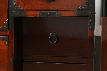 和製アンティーク　前面欅(ケヤキ)材　三階松モチーフの引手金具と桜丸金具の米沢箪笥ローボード　(R-078356)