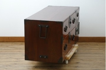 和製アンティーク　前面欅(ケヤキ)材　三階松モチーフの引手金具と桜丸金具の米沢箪笥ローボード　(R-078356)