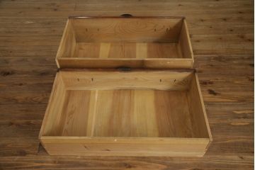 和製アンティーク　前面欅(ケヤキ)材　三階松モチーフの引手金具と桜丸金具の米沢箪笥ローボード(和たんす、時代箪笥、収納タンス、テレビ台、テレビボード、ローチェスト、引き出し)(R-078356)