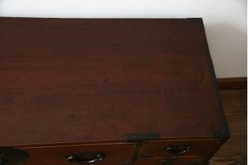 和製アンティーク　前面欅(ケヤキ)材　三階松モチーフの引手金具と桜丸金具の米沢箪笥ローボード(和たんす、時代箪笥、収納タンス、テレビ台、テレビボード、ローチェスト、引き出し)(R-078356)