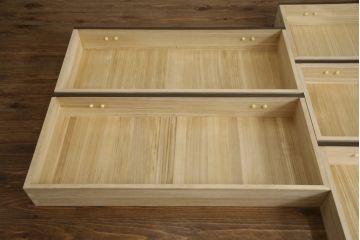 中古　美品　紀州箪笥　伝統工芸士　有本慎也作　上品な佇まいで和の空間を引き立てる総桐箪笥(並厚、総桐たんす、着物箪笥、衣装箪笥、和タンス、引き出し)(R-078357)