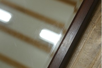 和製ビンテージ　松本民芸家具　シックな佇まいが目を惹く卓上ミラー　(R-078364)