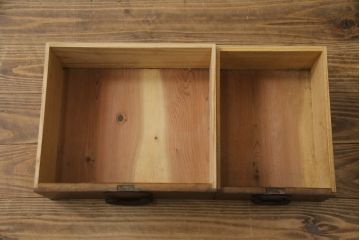 和製アンティーク　三方欅(ケヤキ)材　和の空間作りにおすすめの小振りな帳場箪笥(時代箪笥、収納タンス、整理箪笥、引き出し)(R-078366)