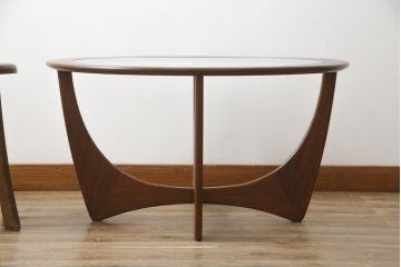 イギリスビンテージ　G-PLAN(ジープラン)　北欧家具　脚のデザインがおしゃれ!空間のアクセントになるガラストップローテーブル(ラウンドテーブル、センターテーブル、コーヒーテーブル、サイドテーブル、ヴィンテージ、英国)(R-078367)