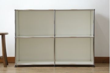 中古　USMハラー(USM Haller)　美しくシンプルなデザインが目を引く2列2段のキャビネット(サイドボード、オープンラック、シェルフ、収納棚、飾り棚、店舗什器、北欧)(定価約17万5千円)(R-078368)