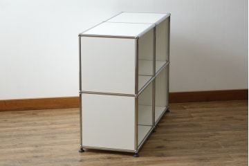 中古　USMハラー(USM Haller)　美しくシンプルなデザインが目を引く2列2段のキャビネット(サイドボード、オープンラック、シェルフ、収納棚、飾り棚、店舗什器、北欧)(定価約17万5千円)(R-078368)