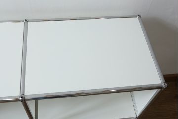 中古　USMハラー(USM Haller)　美しくシンプルなデザインが目を引く2列2段のキャビネット(サイドボード、オープンラック、シェルフ、収納棚、飾り棚、店舗什器、北欧)(定価約17万5千円)(R-078368)
