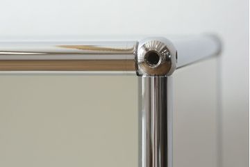 中古　USMハラー(USM Haller)　美しくシンプルなデザインが目を引く2列2段のキャビネット(サイドボード、オープンラック、シェルフ、収納棚、飾り棚、店舗什器、北欧)(定価約17万5千円)(R-078368)