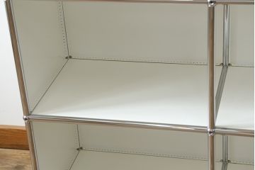 中古　USMハラー(USM Haller)　美しくシンプルなデザインが目を引く2列2段のキャビネット(サイドボード、オープンラック、シェルフ、収納棚、飾り棚、店舗什器、北欧)(定価約17万5千円)(R-078368)