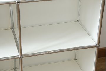 中古　USMハラー(USM Haller)　美しくシンプルなデザインが目を引く2列2段のキャビネット(サイドボード、オープンラック、シェルフ、収納棚、飾り棚、店舗什器、北欧)(定価約17万5千円)(R-078368)