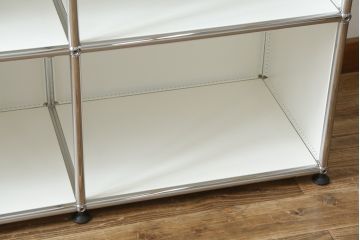中古　USMハラー(USM Haller)　美しくシンプルなデザインが目を引く2列2段のキャビネット(サイドボード、オープンラック、シェルフ、収納棚、飾り棚、店舗什器、北欧)(定価約17万5千円)(R-078368)