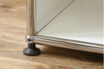 中古　USMハラー(USM Haller)　美しくシンプルなデザインが目を引く2列2段のキャビネット(サイドボード、オープンラック、シェルフ、収納棚、飾り棚、店舗什器、北欧)(定価約17万5千円)(R-078368)