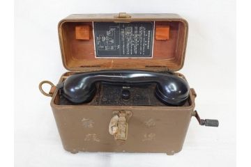 ジャンク品　旧日本軍　陸軍　富士通信機製造株式会社　特殊携帯電話機2点(有線、野戦電話、野外電話機)(R-078409)