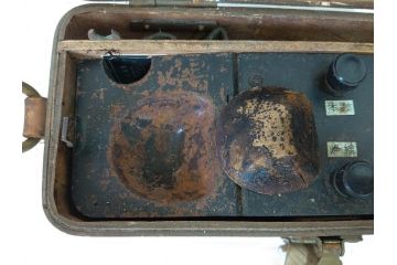 ジャンク品　旧日本軍　陸軍　富士通信機製造株式会社　特殊携帯電話機2点(有線、野戦電話、野外電話機)(R-078409)