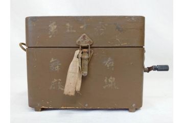 ジャンク品　旧日本軍　陸軍　富士通信機製造株式会社　特殊携帯電話機2点(有線、野戦電話、野外電話機)(R-078409)
