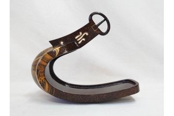 時代物　金蒔絵　大名武具　金の装飾が豪華な鐙(あぶみ、馬具、漆塗り、波千鳥)(R-078411)