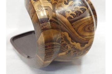 時代物　金蒔絵　大名武具　金の装飾が豪華な鐙(あぶみ、馬具、漆塗り、波千鳥)(R-078411)