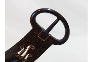 時代物　金蒔絵　大名武具　金の装飾が豪華な鐙(あぶみ、馬具、漆塗り、波千鳥)(R-078411)