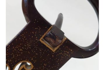 時代物　金蒔絵　大名武具　金の装飾が豪華な鐙(あぶみ、馬具、漆塗り、波千鳥)(R-078411)