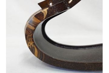 時代物　金蒔絵　大名武具　金の装飾が豪華な鐙(あぶみ、馬具、漆塗り、波千鳥)(R-078411)
