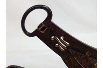 時代物　金蒔絵　大名武具　金の装飾が豪華な鐙(あぶみ、馬具、漆塗り、波千鳥)(R-078411)