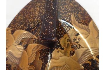 時代物　金蒔絵　大名武具　金の装飾が豪華な鐙(あぶみ、馬具、漆塗り、波千鳥)(R-078411)