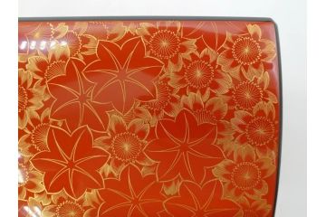 輪島塗　沈金師 友田裕次　春秋沈金　金彩が美しい宝石箱(漆器、ジュエリーボックス、小物入れ、小箱、紅葉、桜、共箱付き)(R-078414)