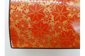 輪島塗　沈金師 友田裕次　春秋沈金　金彩が美しい宝石箱(漆器、ジュエリーボックス、小物入れ、小箱、紅葉、桜、共箱付き)(R-078414)