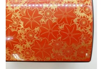 輪島塗　沈金師 友田裕次　春秋沈金　金彩が美しい宝石箱(漆器、ジュエリーボックス、小物入れ、小箱、紅葉、桜、共箱付き)(R-078414)